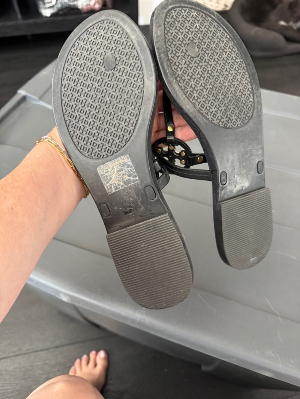 Tory Burch Black Jelly Thong Sandals with Gold Logo - Picture 2 of 2